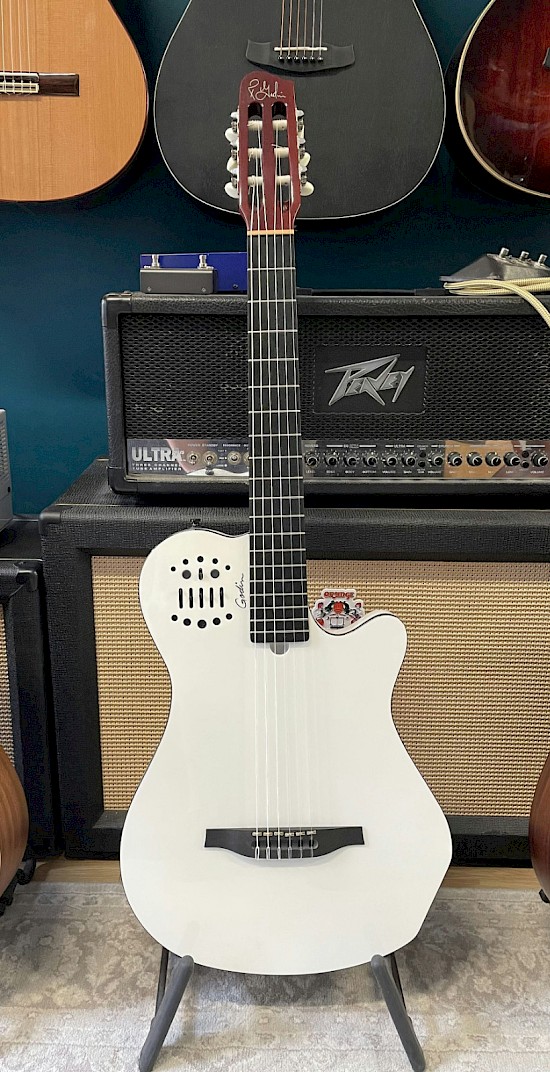 Godin Multiac Grand Concert Nylon