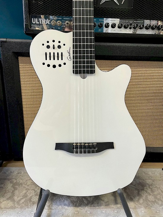 Godin Multiac Grand Concert Nylon